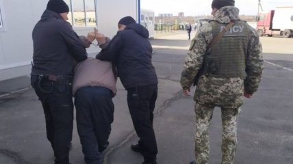 Прикордонники заборонили в'їзд до України "громадянину СРСР"