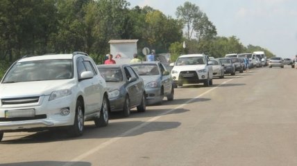 На КПВВ "Марьинка" образовалась очередь из 550 автомобилей
