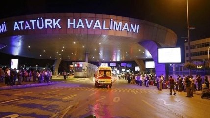 В аэропорту Стамбула произошел взрыв: 10 человек погибло, 40 ранено