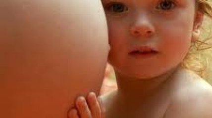 Почему материнский организм атакует еще нерожденного ребенка