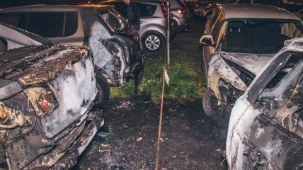 В Киеве в результате поджога сгорели шесть машин (Видео)