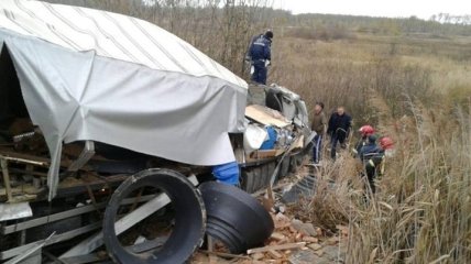 На Житомирщине грузовик слетел в кювет, водитель погиб
