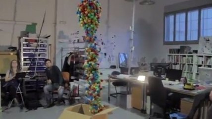 Увлекательная физика: демонстрация магнитного поля (Видео)