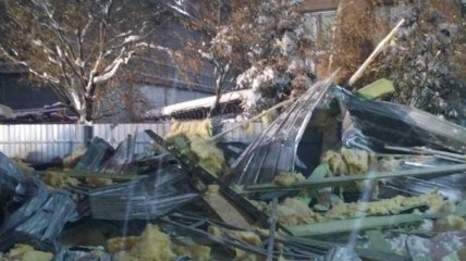 В Харькове обвалился недостроенный торговый павильон, есть пострадавшие