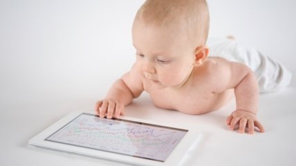 Британские ученые: каждому младенцу по iPad