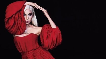 Леди Гага в алом платье снялась в страстном образе для глянца 