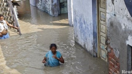 Число погибших из-за наводнения в Индии превысило 1000 человек