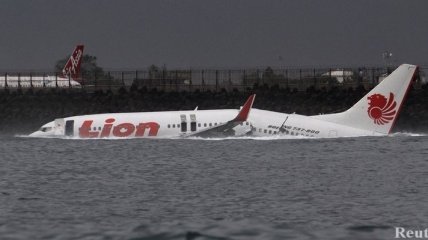Свыше 20 человек пострадали в авиакрушении самолета у берегов Бали