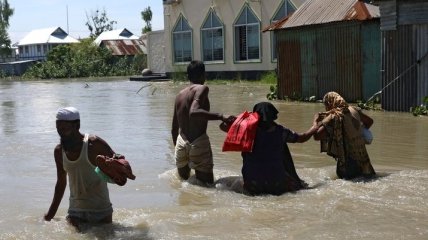 Разрушительная стихия: в Бангладеш во время наводнений погибли более двухсот человек