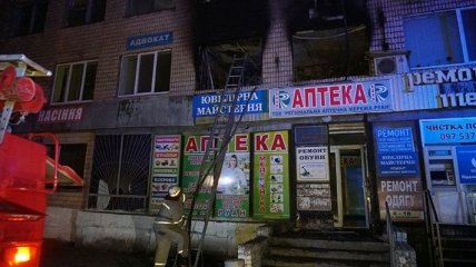 Ночной пожар: В Днепропетровской области горел дом быта (Фото, Видео)