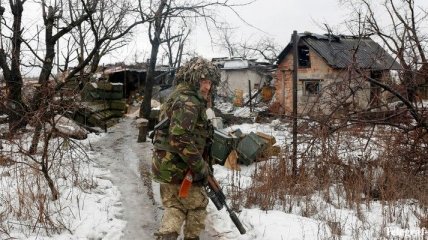 Двое украинских военных получили ранения в зоне АТО