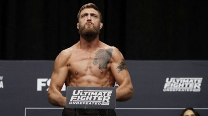 На турнире UFC в Лас-Вегасе отменили бой из-за коронавируса у бойца