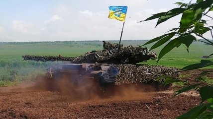 Україна збільшила випуск боєприпасів і хоче робити більше танків: скільки потрібно часу