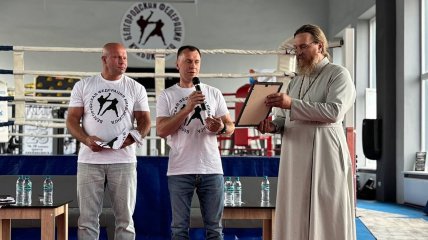 Федор Емельяненко (слева)