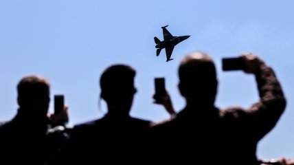 Истребитель F-16