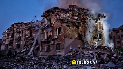 Зруйнована багатоповерхівка у Києві