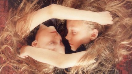 Исландские девочки-близнецы, которые видят одинаковые сны (Фото)
