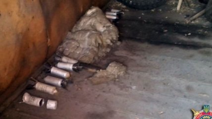На Донетчине в гараже обнаружили 10 снарядов "Смерч"