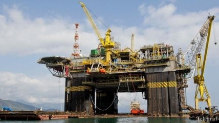 Нефть дорожает на данных о запасах в США