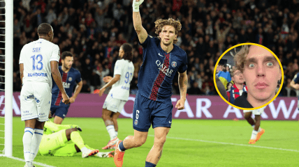 Российский блогер испугался флага на трибунах в матче ПСЖ - "Осер"