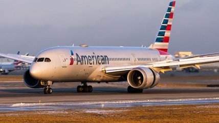 Літаки American Airlines залило піною в ангарі