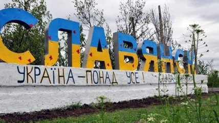 Общественные организации восстановили стелу на въезде в Славянск