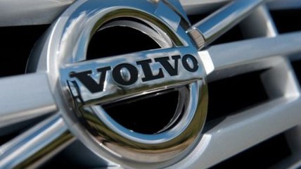 Компания Volvo показала тизер нового седана S60