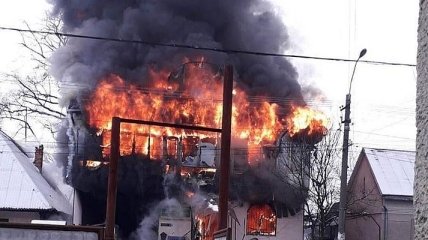 На Закарпатье горел магазин стройматериалов: огонь охватил около 2 тыс. кв. м (Видео)