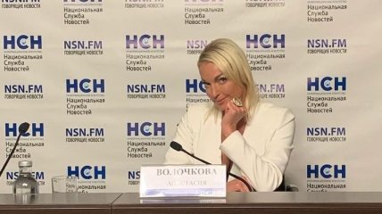 "Циркуль ходячий": Волочкова даже на серьезной встрече не удержалась от шпагата (фото, видео)