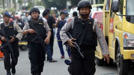 Полиция установила личности виновников взрывов в Джакарте