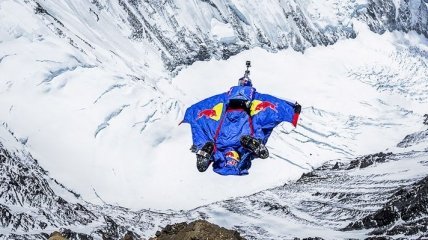 Первый в мире прыжок с Эвереста (Видео)