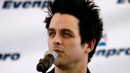 Green Day отменили концерт из-за госпитализации Били Джо 