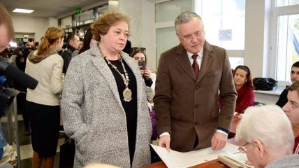 Жена Гриценко не смогла проголосовать на выборах президента: названа причина