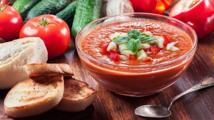 Освежающая и питательная окрошка с томатным соком