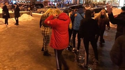 В Киеве подростки жестоко избили прохожего