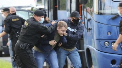 Выборы в Беларуси: силовики массово задерживают протестующих (Видео)