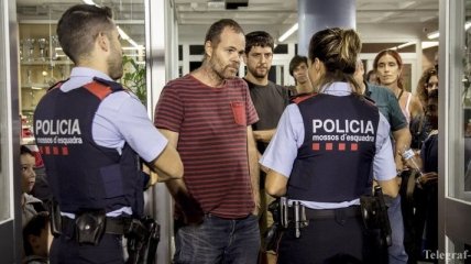 Референдум в Каталонии: полиция Испании закрыла большинство избирательных участков