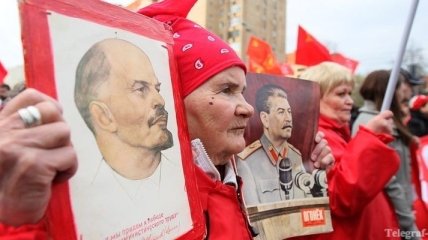 КПРФ пожаловалась на отказ вывесить в Москве баннеры со Сталиным