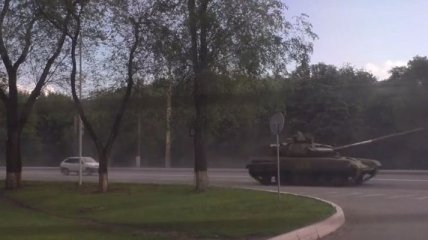 Военную технику РФ перебрасывают в Украину в обход КПП "Изварино" (Видео)