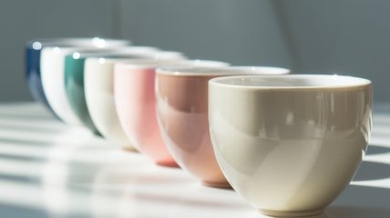 Очистити чашки до блиску просто  (зображення створено за допомогою ШІ)