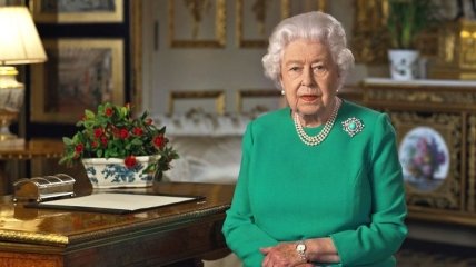 Королева Елизавета II готовится передать корону старшему сыну принцу Чарльзу: когда это произойдет