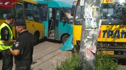 Под Киевом произошло ДТП с участием сразу трех маршруток