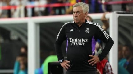 Вынул изо рта и подарил фанату: странный поступок тренера "Реала"