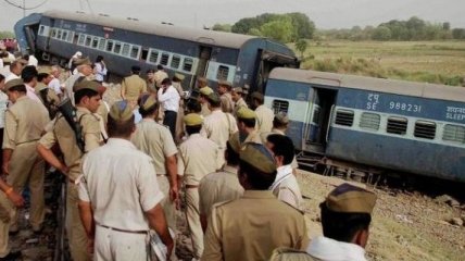 Минимум 23 человека погибли в результате трагедии на железной дороге в Индии 