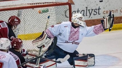 В Канаде хоккейная команда сыграла матч в украинских вышиванках