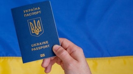 Минцифры заявило, что 14-летние украинцы теперь сразу будут получать паспорт и ID-карточку