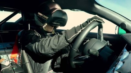 Примерили шлемы: реальная гонка в виртуальной реальности (Видео)