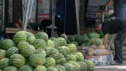 СМИ: В Крыму продают "запрещенные" овощи и фрукты