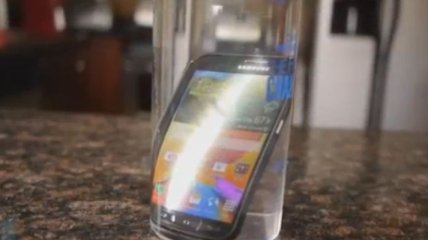 Новый Galaxy S5 не боится воды