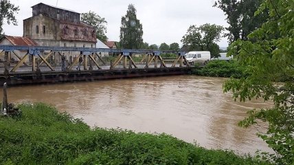 Ситуация на Закарпатье: уровень воды в реках спадает, подтопленных жилых домов нет